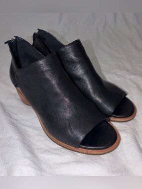 Sofft Carleigh Shoes Womens 8.5 Black Leather Peep Toe Bootie Sandals Zip Heel